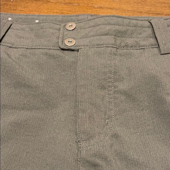 Columbia green shorts Size 10 - Picture 9 of 15